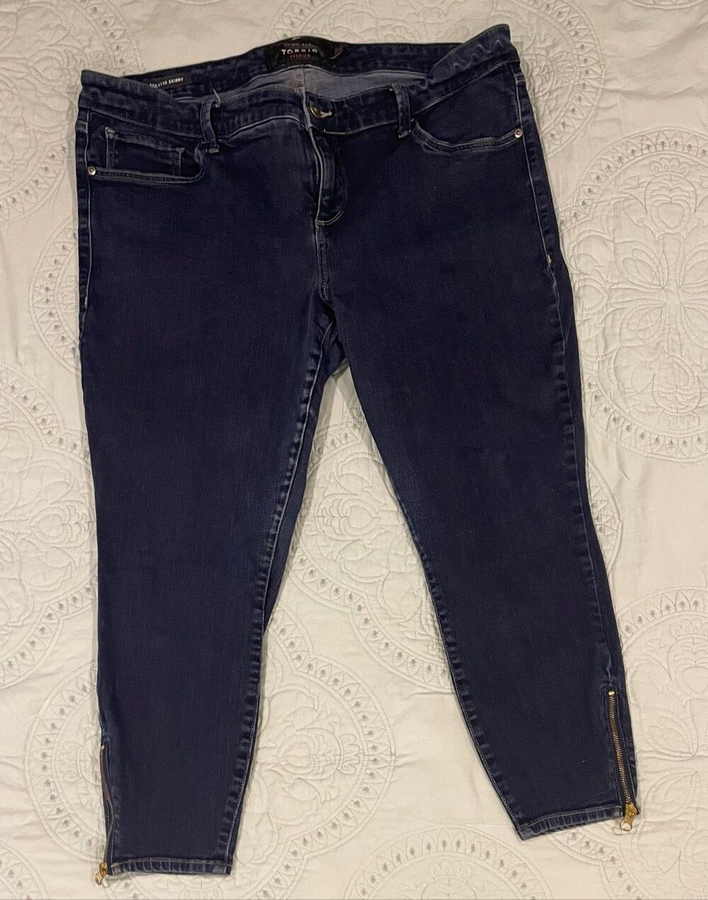 Torrid Stiletto Skinny Capri Leg Zip 20R